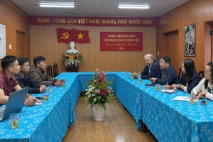 Trung tâm Phát triển Sâm Ngọc Linh và Dược liệu làm việc với Trung tâm Đổi mới sáng tạo công nghệ cao về hợp tác nghiên cứu, chuyển giao khoa học và công nghệ